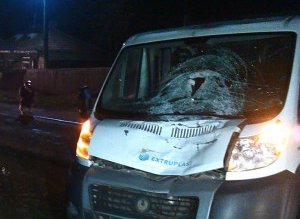 Bărbat spulberat de o autoutilitară …