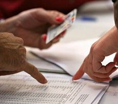 A scăzut numărul românilor care …