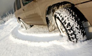 Zăpada îngreunează traficul în şapte …