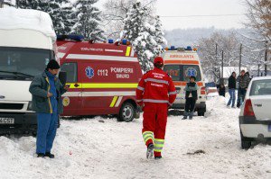 Un microbuz de transport persoane, implicat într-un accident în Iaşi. Cinci persoane au fost rănite