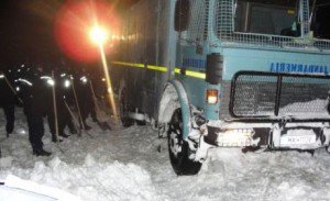 Jandarmii intervin în salvarea persoanelor blocate în zăpadă