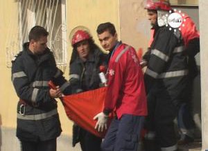 Femeie salvată de pompieri în …