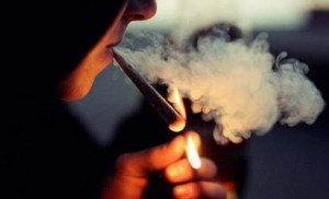 Veste bombă pentru fumători: „Singura lege împotriva fumatului zace în Parlament”