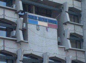 CJ scoate la licitaţie asfaltarea …