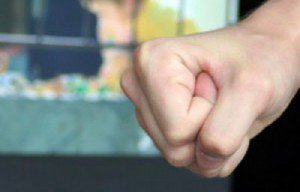 Bărbat agresat de un tânăr …