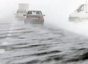 Atenţie, şoferi! Traficul rutier s-ar putea închide pe drumurile din Suceava, din cauza ninsorilor