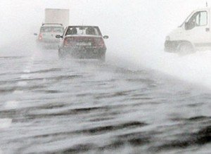Atenţie, şoferi! Traficul rutier s-ar putea închide pe drumurile din Suceava, din cauza ninsorilor