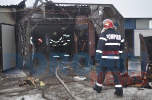 Incendiu izbucnit la un garaj situat pe Aleea Ghiocelului din Dorohoi – VIDEO/FOTO