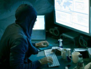 Un român a fost inculpat în SUA pentru fraude electronice şi răspândire de viruşi informatici
