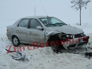 Trei maşini avariate şi doi răniţi într-un accident produs în apropierea mănăstirii Zosin