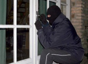 Suspecţi de comiterea unor furturi …