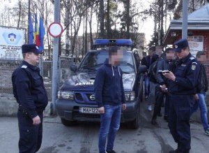 Elev buzunărit în apropierea unității …