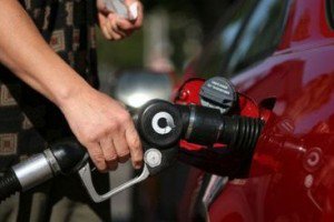 S-a scumpit benzina, s-a ieftinit motorina. Vezi noile preţuri
