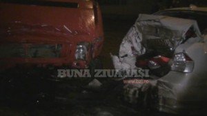 „Ieşeanul turbo”. Beat, fără permis, a furat o dubă şi a distrus 18 maşini