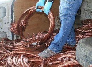 Unsprezece români, arestaţi în Franţa …