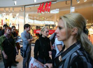 De astăzi, H&M îți primește …