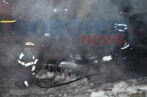 Mașină distrusă parțial într-un incendiu …
