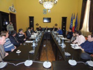 Microbuzul şi Eltrans s-au bătut cu firmele de transport din judeţ pentru staţiile din municipiu