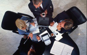 Câte firme pot să-şi stabilească …