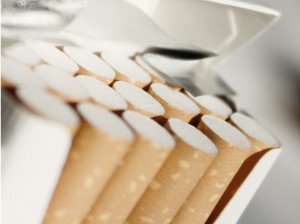 Aproximativ 8.000 de ţigarete de contrabandă descoperite într-un autoturism