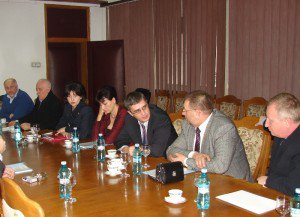 Parlamentari de Botoşani la discuţii cu prefectul Macaleţi