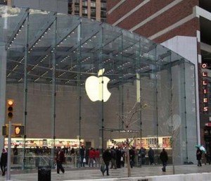 Apple a fost amendată în Franţa pentru că îşi ţine angajaţii peste program