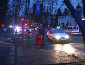 Patru maşini distruse pe Bulevardul Mihai Eminescu de o şoferiţă de 26 de ani