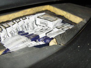  Peste 8.000 de ţigarete de contrabandă descoperite în rezervorul unui autoturism