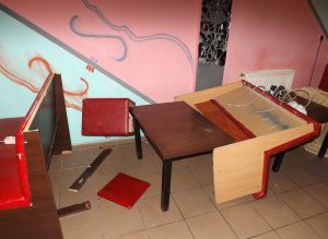 Bar din Botoșani vandalizat de …