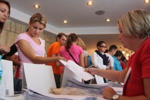 Peste 85 de locuri de …