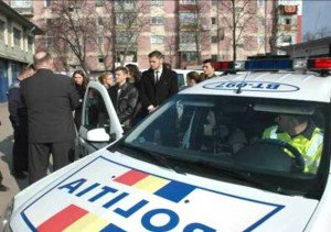 Poliţiştii botoşăneni, alături de elevi, …