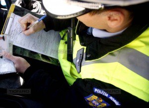 Bărbat prins de polițiști fără …