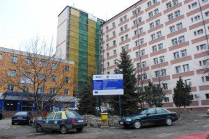 O femeie lovită pe trecerea de pietoni a fost abandonată de șoferul vinovat 