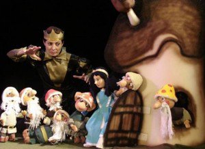 Duminică pe scena Teatrului ”Vasilache” …