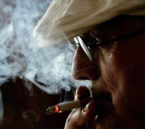 Studiu: Fracturile se vindecă mai greu cu şase săptămâni la persoanele care fumează