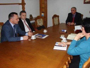 Preşedintele Sindicatului Naţional al Funcţionarilor Publici în dialog cu prefectul Macaleţi