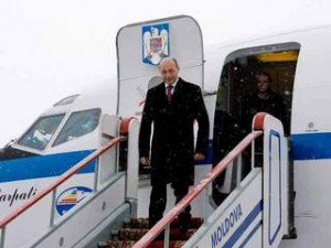 Preşedinţia a reziliat oficial contractul cu TAROM pentru avionul VIP. Cu ce va merge Băsescu în străinătate