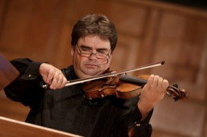 Violonistul Gabriel Croitoru va concerta astăzi la Botoșani