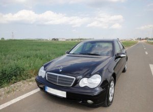 Accident la Cătămărăşti: Un Mercedes …