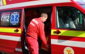 Fetiţă blocată în maşină, salvată …