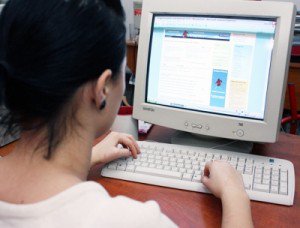 Peste 800 de copii vor calculator de la stat