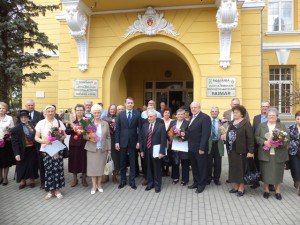 19 cupluri de botoşăneni care au împlinit 50 de ani de căsătorie premiate de primarul Ovidiu Portariuc 