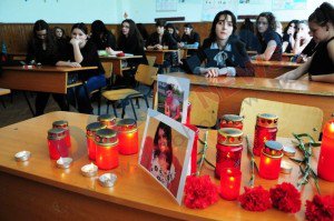 Doliu și lacrimi în clasa elevei înjunghiate şi incendiate de la Liceul ”Regina Maria” din Dorohoi