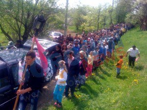 Sute de oameni au condus-o pe ultimul dum pe eleva liceului „Regina Mariea din Dorohoi, ucisă de fostul iubit - FOTO