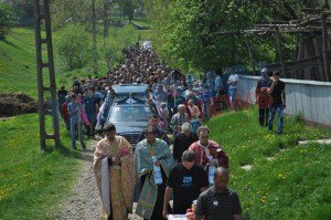 Vezi declarații și detalii de la înmormântarea tinerei de 17 ani, ucisă de fostul iubit – VIDEO/FOTO