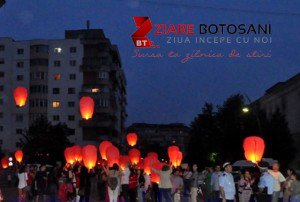 Spectacol cu lampioane oferit de …