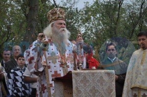 Preasfințitul Părinte Episcop Calinic Botoșăneanul va oficia slujba Învierii la Dorohoi. Vezi detalii!
