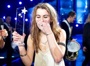 Cine este Emmelie de Forest, …