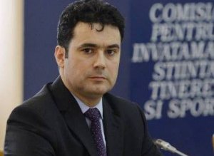 Ministrul Educaţiei: Schimbarea manualelor şcolare …