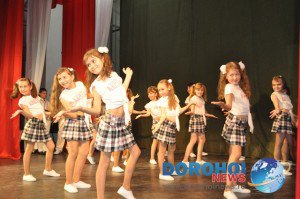 Dorohoi: O reprezentaţie artistică şcolară, …
